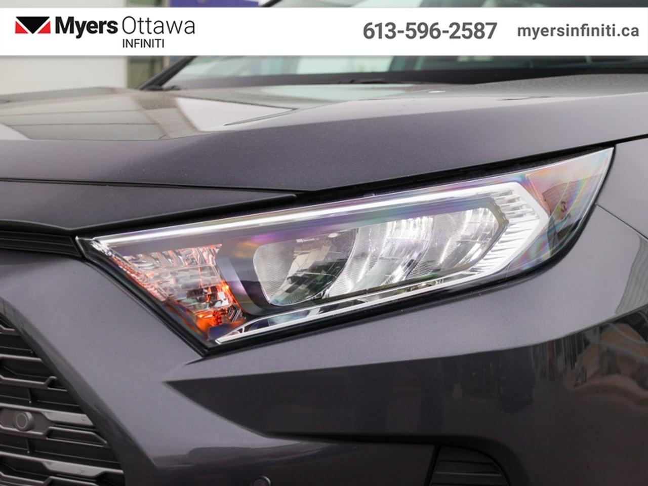 2019 Toyota RAV4 AWD Limited  Heated leather, Sunroof, Low Mileage!! Photo