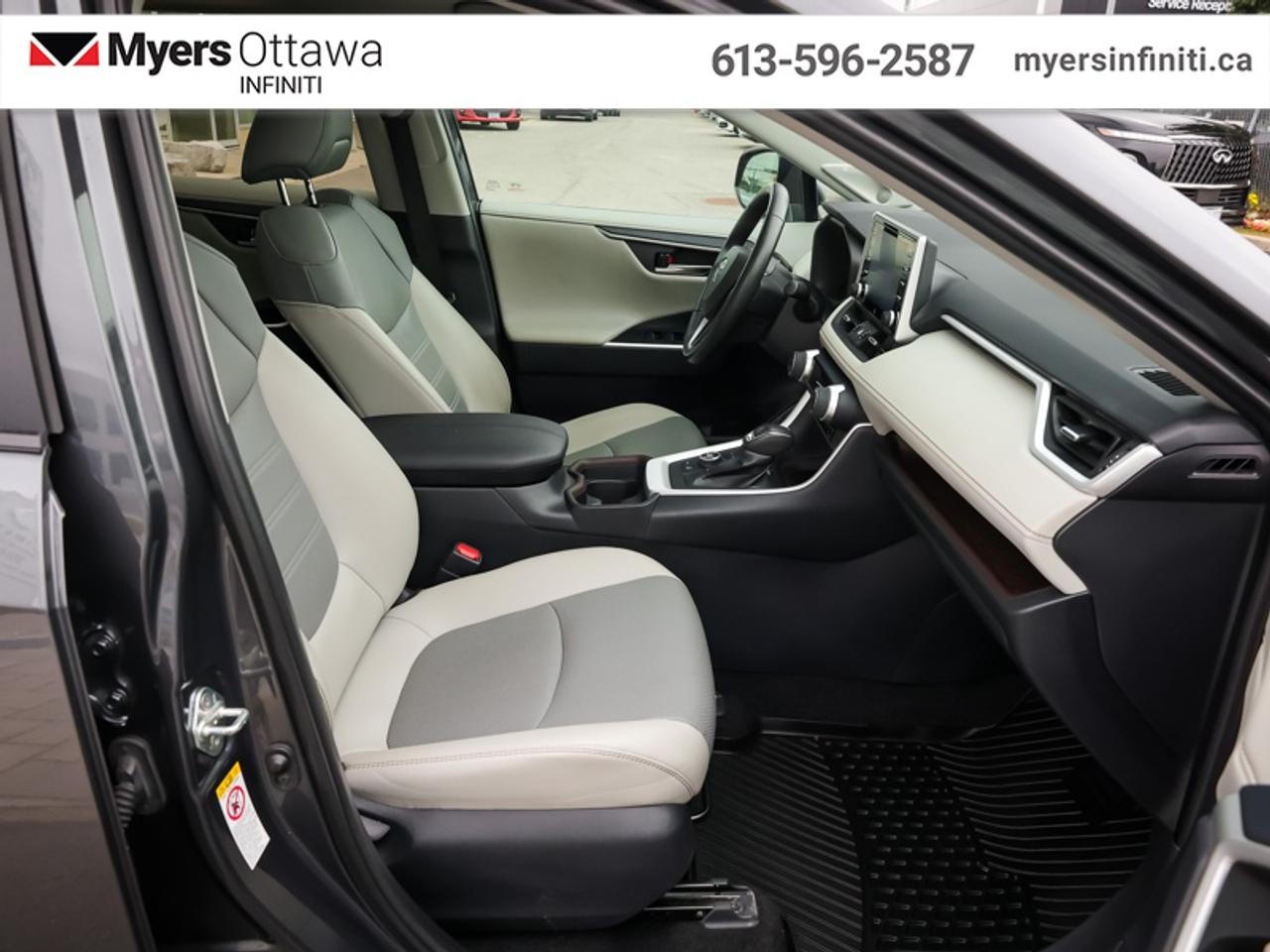 2019 Toyota RAV4 AWD Limited  Heated leather, Sunroof, Low Mileage!! Photo
