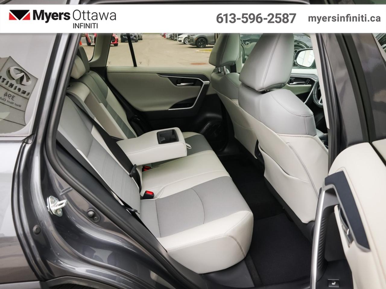 2019 Toyota RAV4 AWD Limited  Heated leather, Sunroof, Low Mileage!! Photo