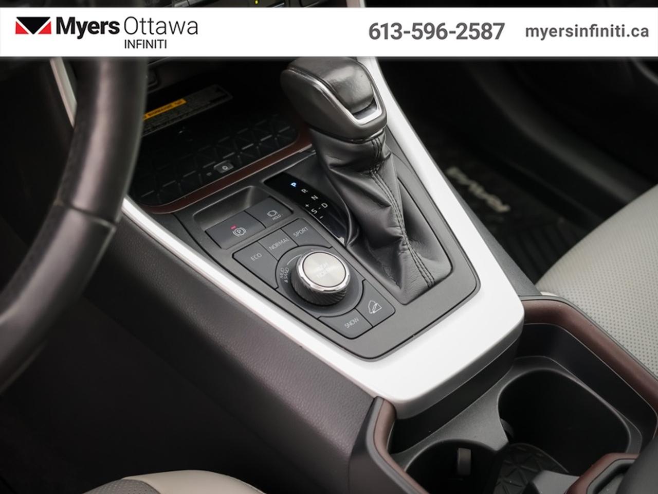 2019 Toyota RAV4 AWD Limited  Heated leather, Sunroof, Low Mileage!! Photo