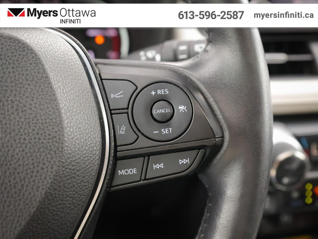 2019 Toyota RAV4 AWD Limited  Heated leather, Sunroof, Low Mileage!! Photo