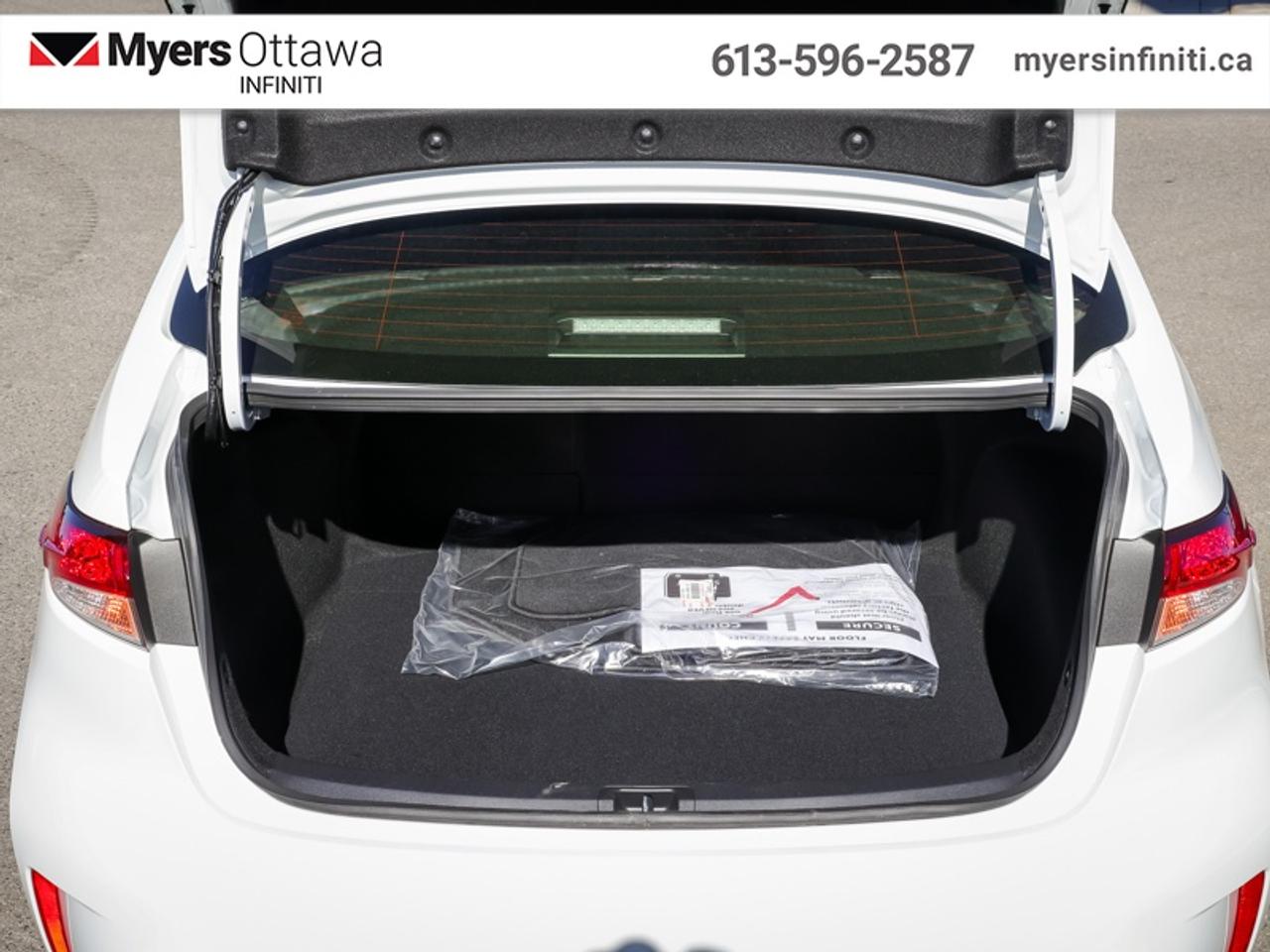2026 Toyota Corolla Hybrid SE AWD  Sunroof, Like New!! LOW kms!! Photo