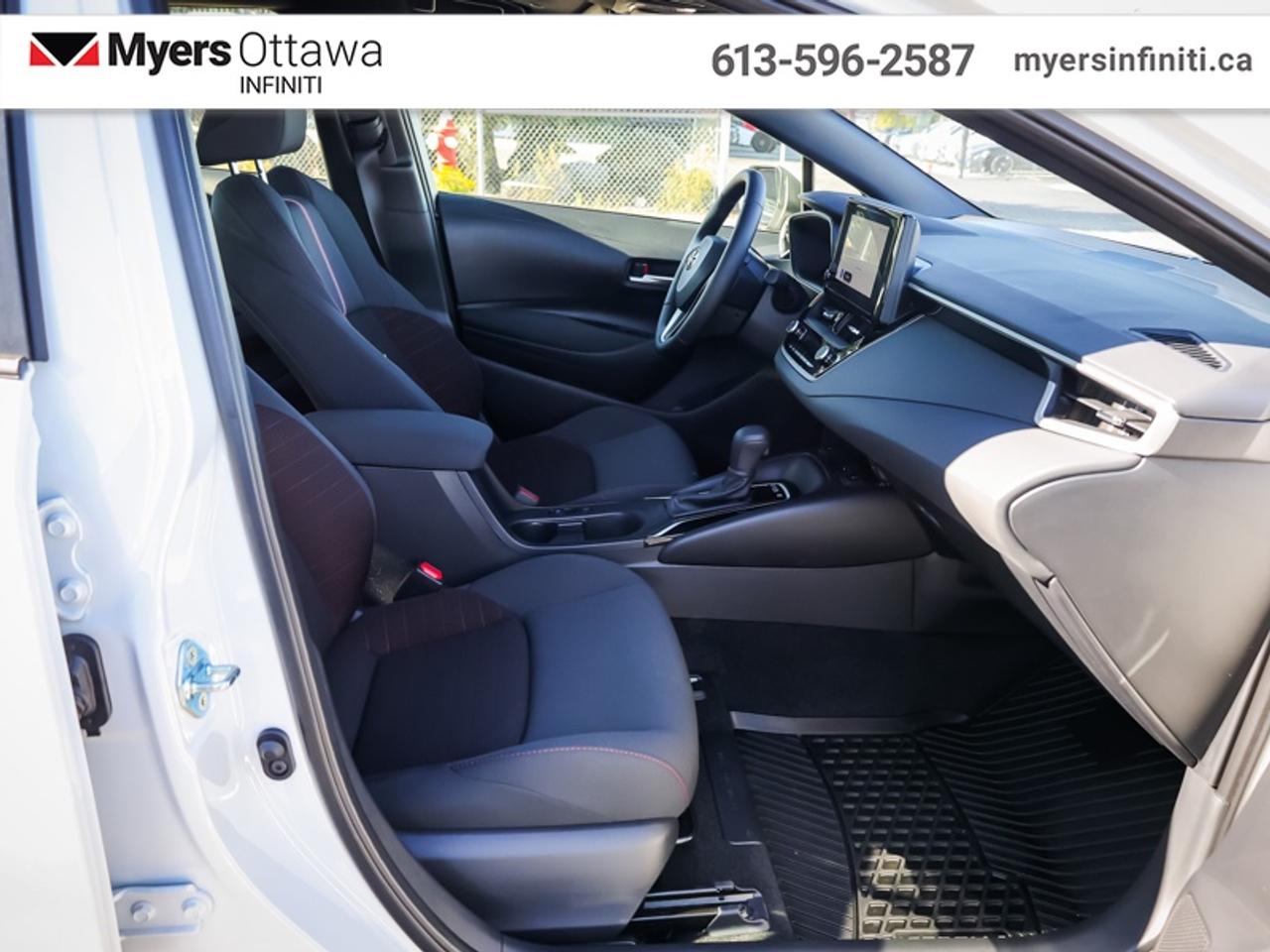 2026 Toyota Corolla Hybrid SE AWD  Sunroof, Like New!! LOW kms!! Photo