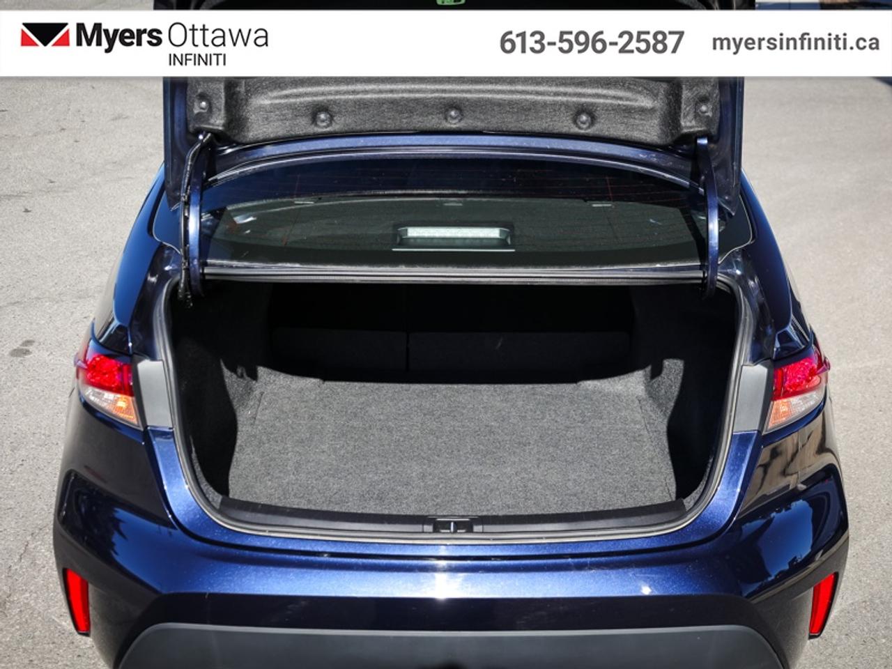 2026 Toyota Corolla LE  Sunroof, Heated Seats, Low KMS!! Photo