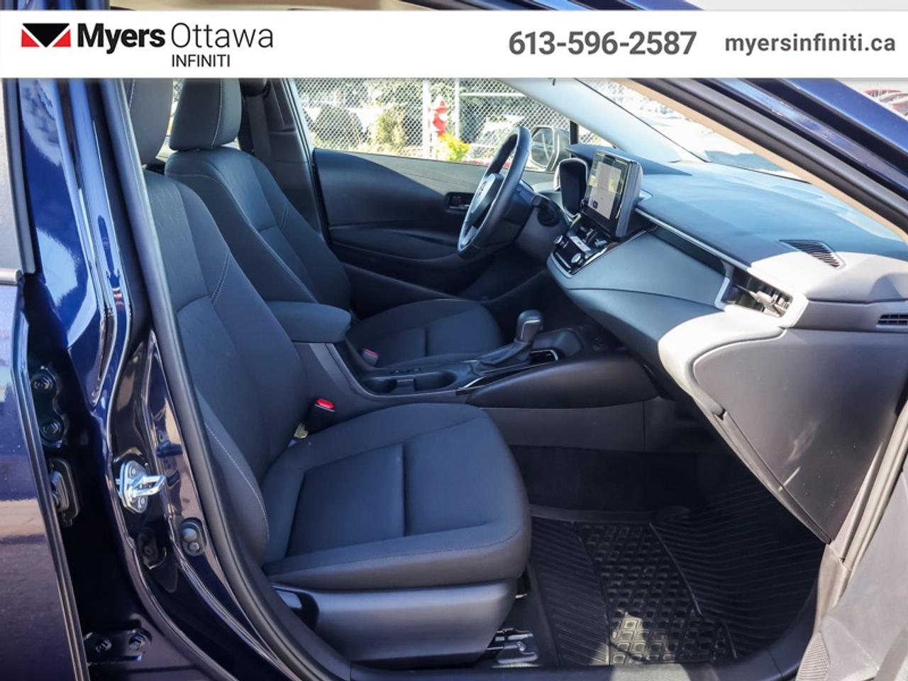 2026 Toyota Corolla LE  Sunroof, Heated Seats, Low KMS!! Photo