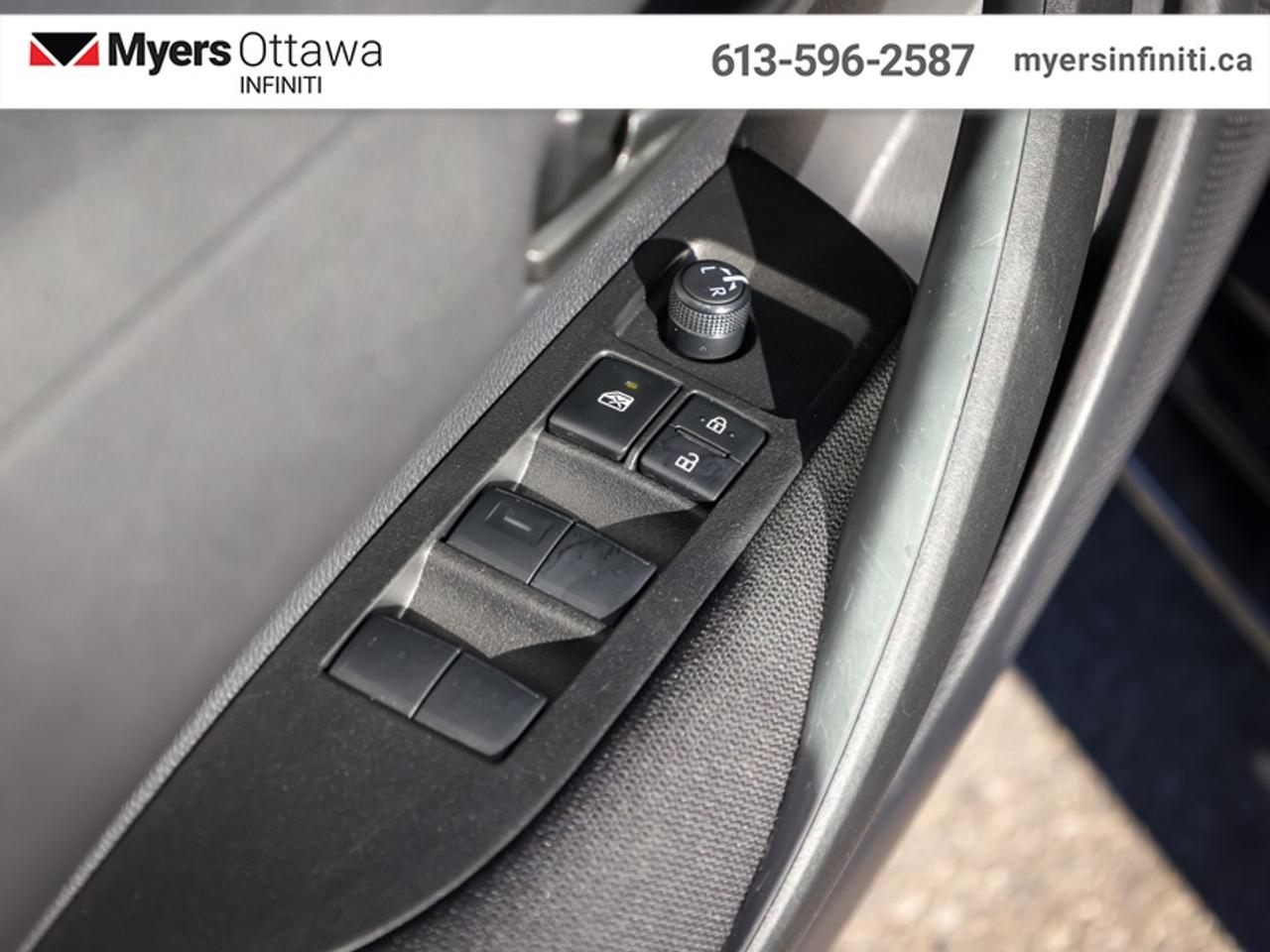 2026 Toyota Corolla LE  Sunroof, Heated Seats, Low KMS!! Photo