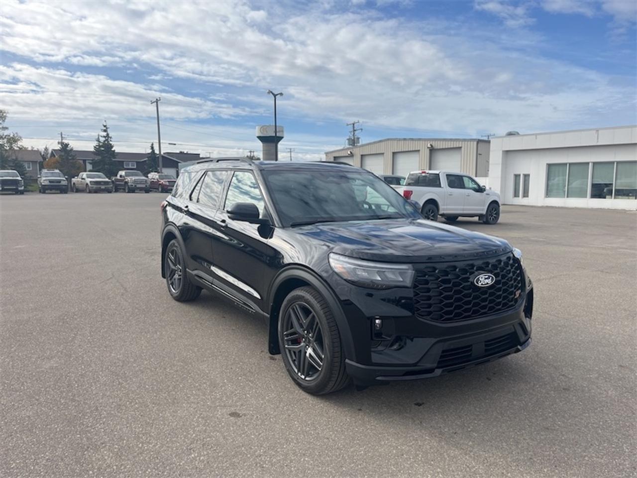 2027 Ford Explorer ST Photo2