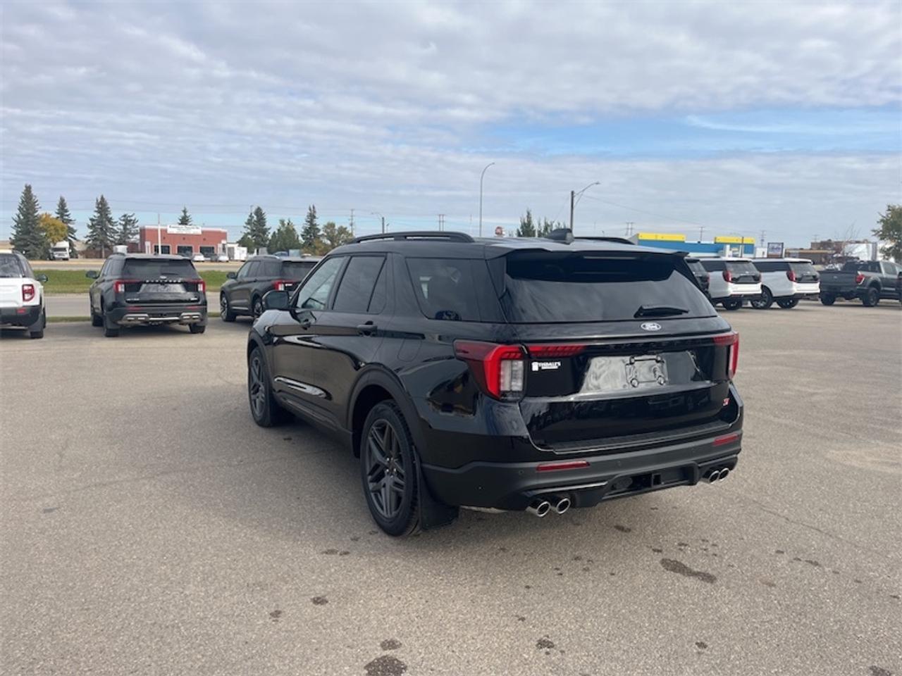 2027 Ford Explorer ST Photo5