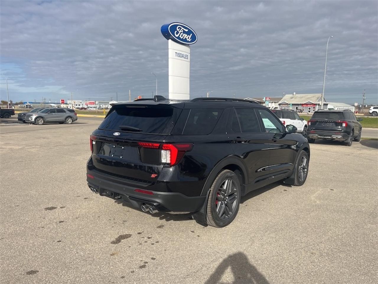 2027 Ford Explorer ST Photo5