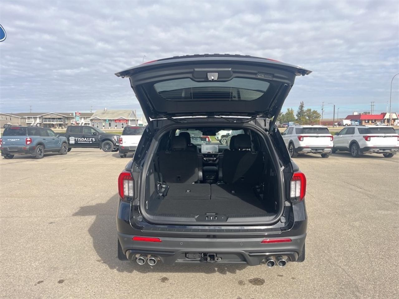 2027 Ford Explorer ST Photo5
