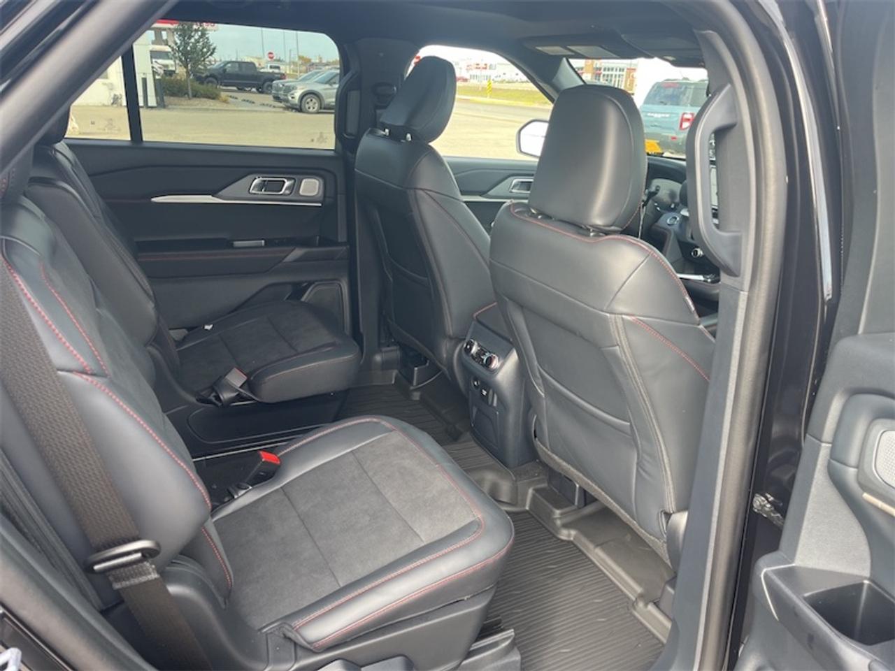 2027 Ford Explorer ST Photo5