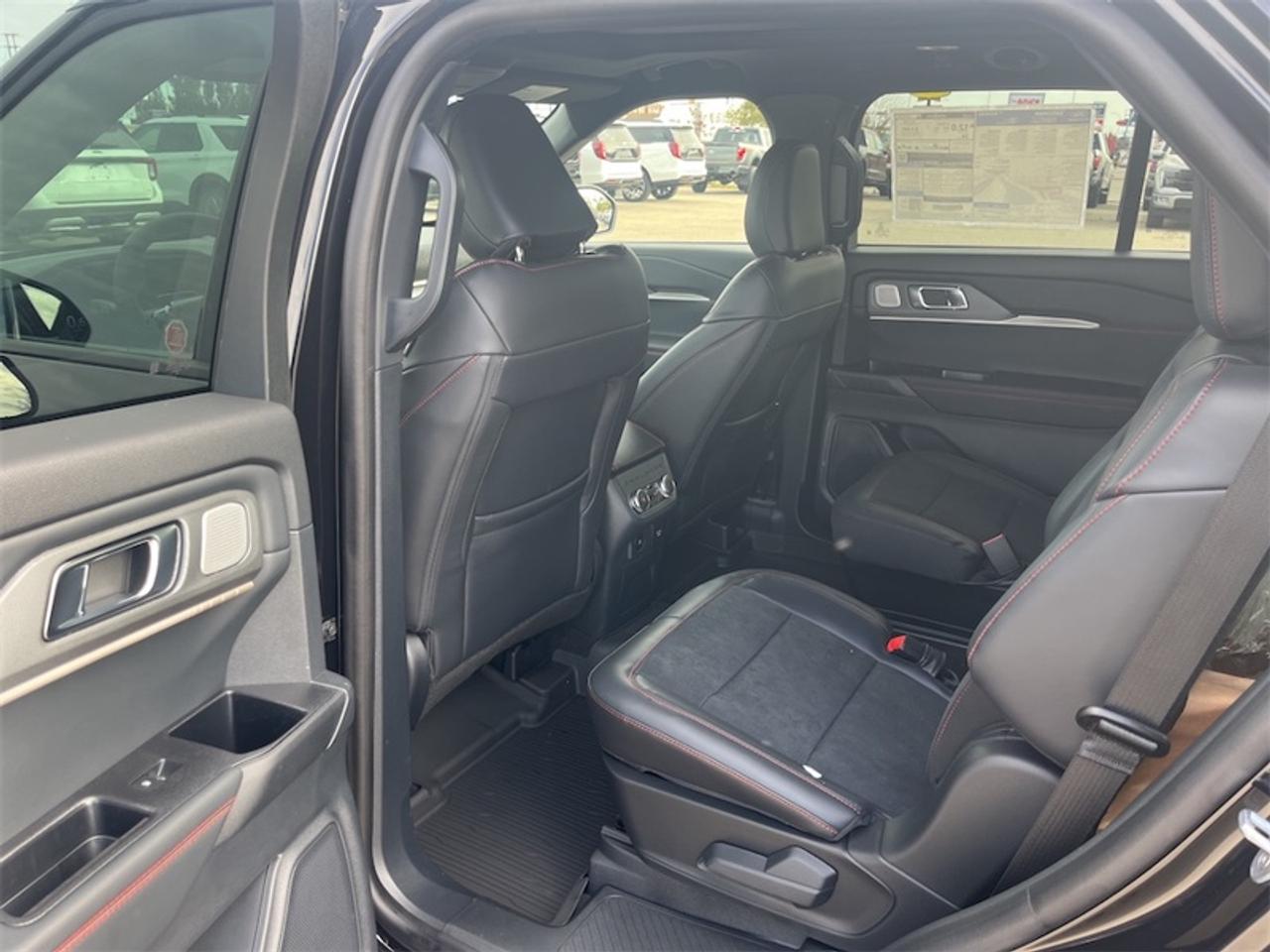 2027 Ford Explorer ST Photo5