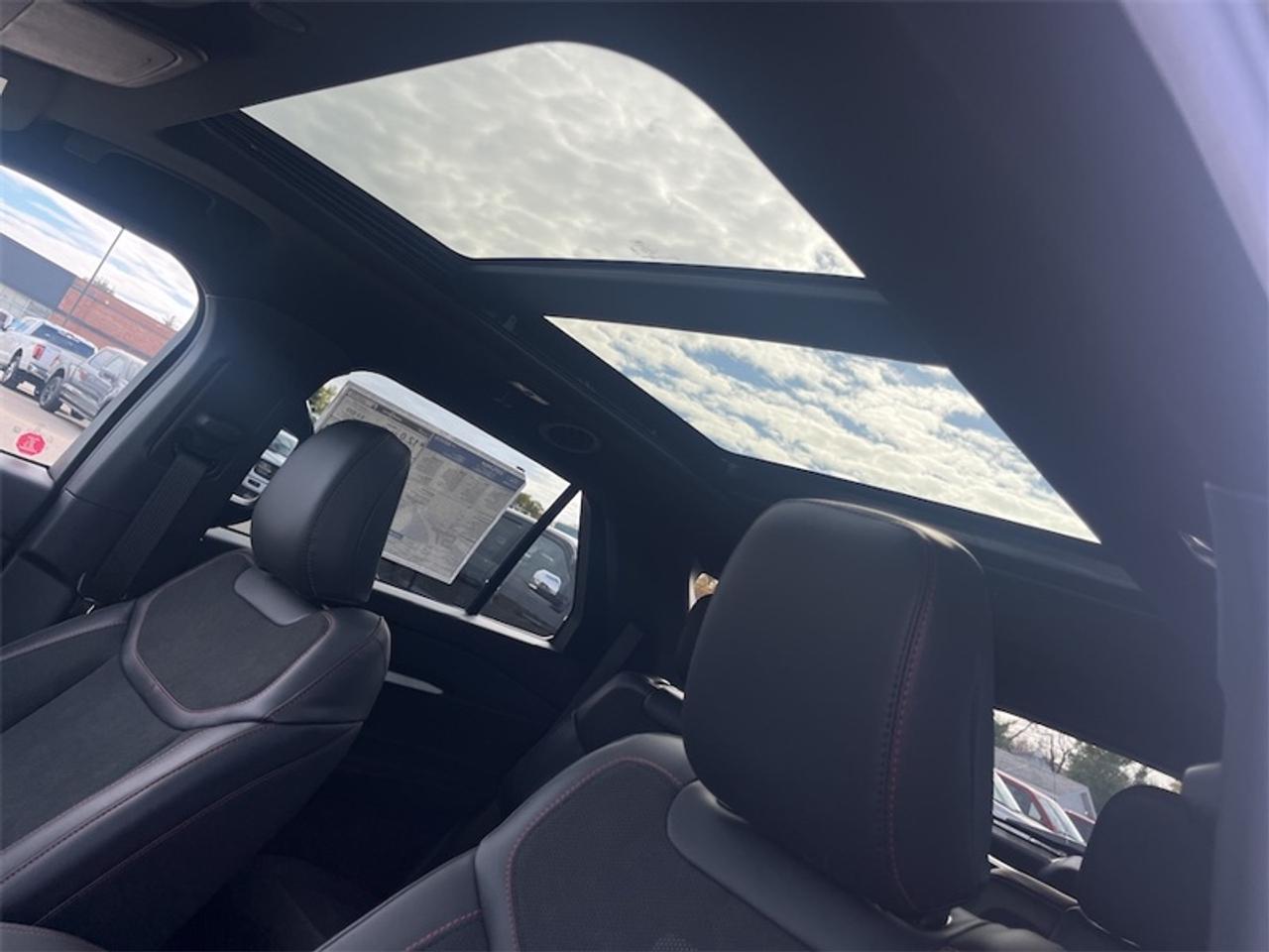 2027 Ford Explorer ST Photo5