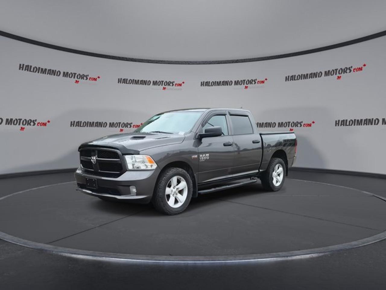 2022 RAM 1500 Classic Express Crew Cab 5'7 Box 4x4 | One Owner | No Accidents Photo3