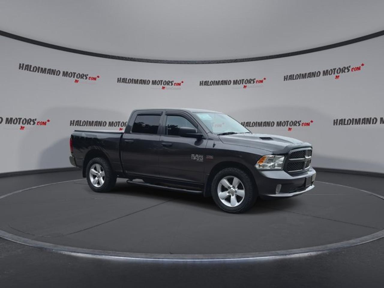 2022 RAM 1500 Classic Express Crew Cab 5'7 Box 4x4 | One Owner | No Accidents Photo1
