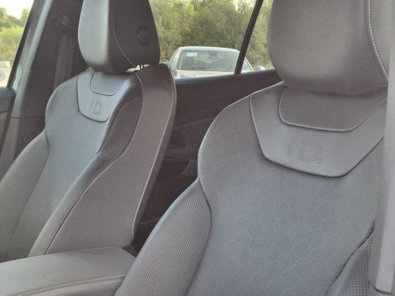 2024 Volkswagen ID.4 Pro S AWD | Cooled / Heated / Power / Massage Leather Seats | Pano Sunroof | Nav | Htd Wheel & More! Photo