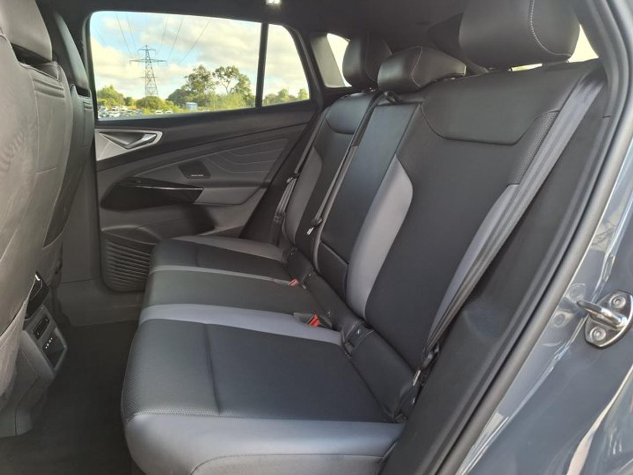 2024 Volkswagen ID.4 Pro S AWD | Cooled / Heated / Power / Massage Leather Seats | Pano Sunroof | Nav | Htd Wheel & More! Photo