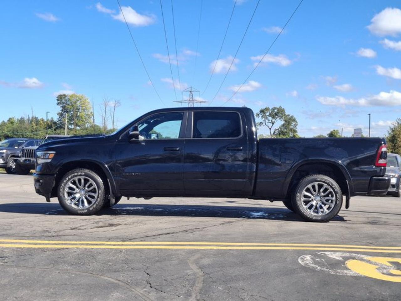 2022 RAM 1500 Laramie Crew 4x4 | 5.7L Hemi | Night Edition | 12" Display | Leather | Heated + Cooled Seats & More! Photo5