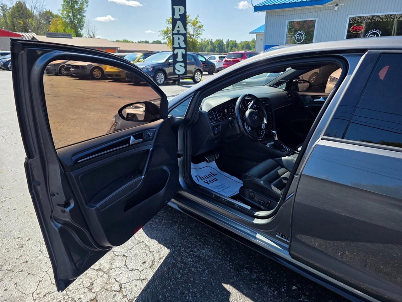 2019 Volkswagen Golf R Photo