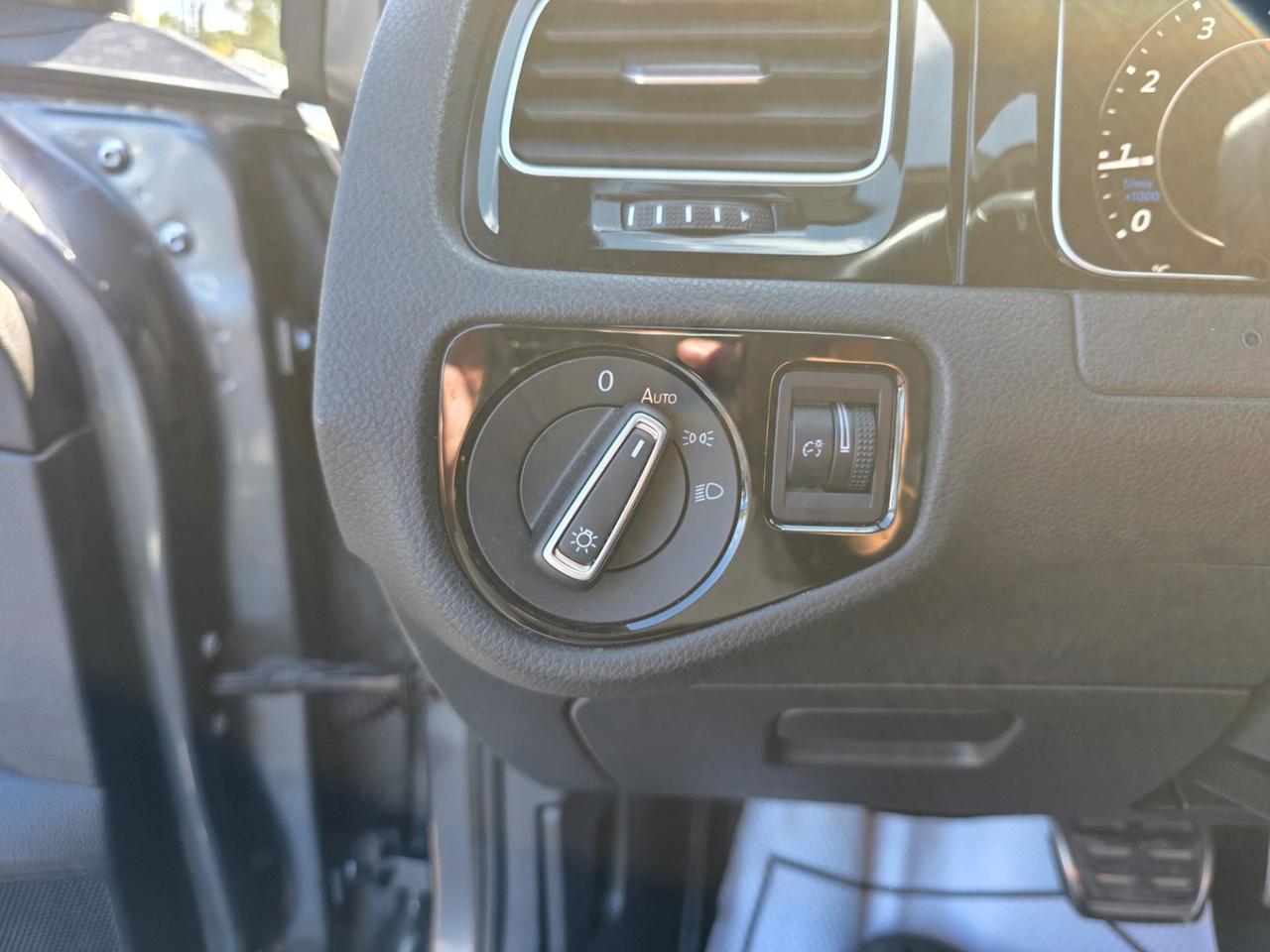 2019 Volkswagen Golf R Photo