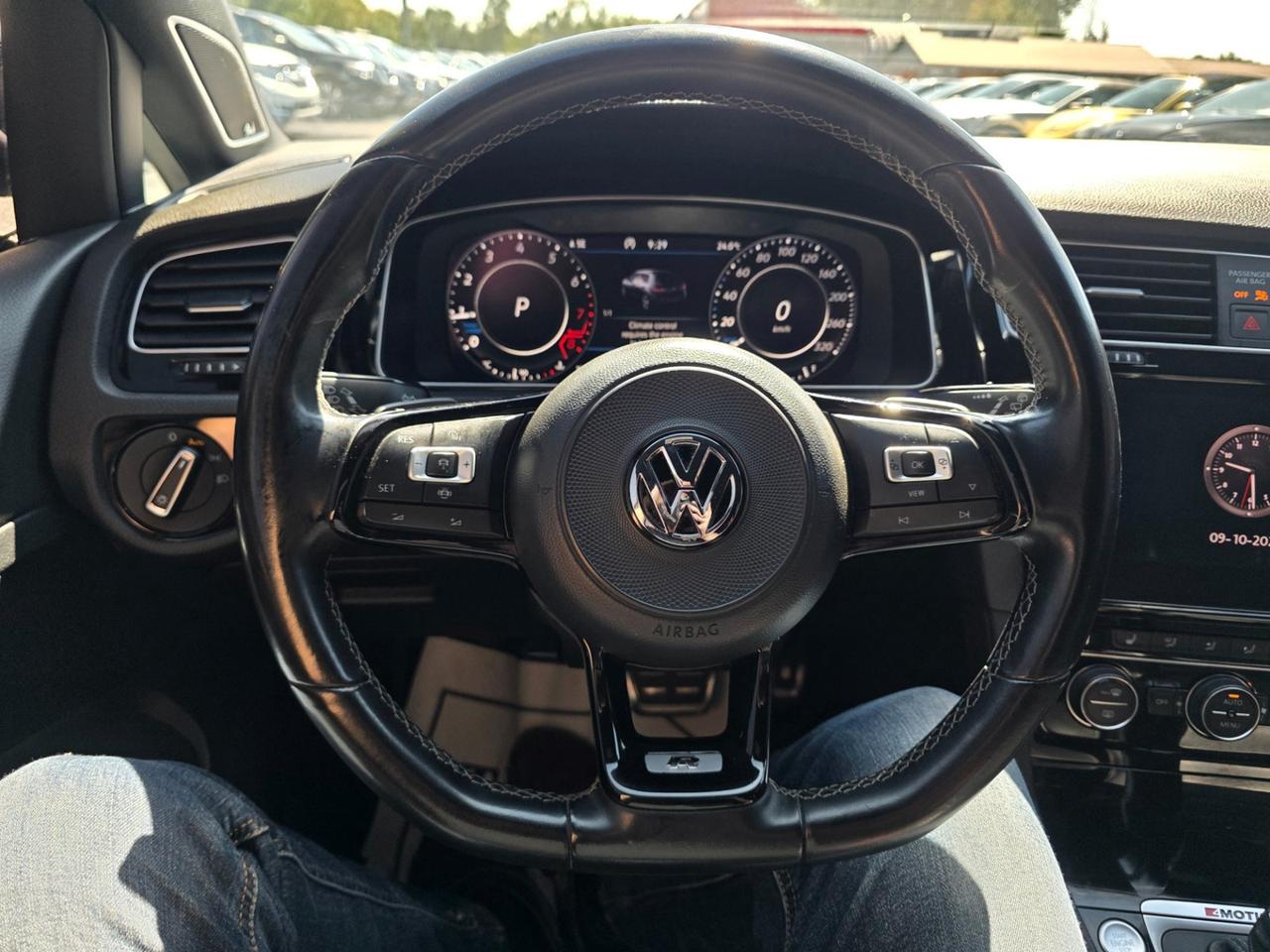 2019 Volkswagen Golf R Photo