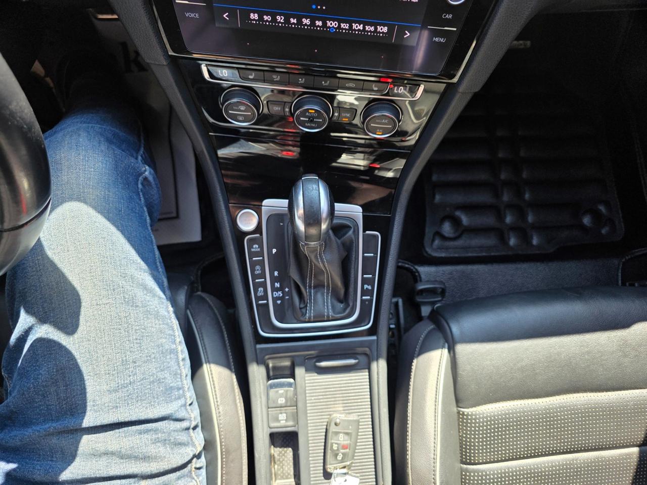 2019 Volkswagen Golf R Photo