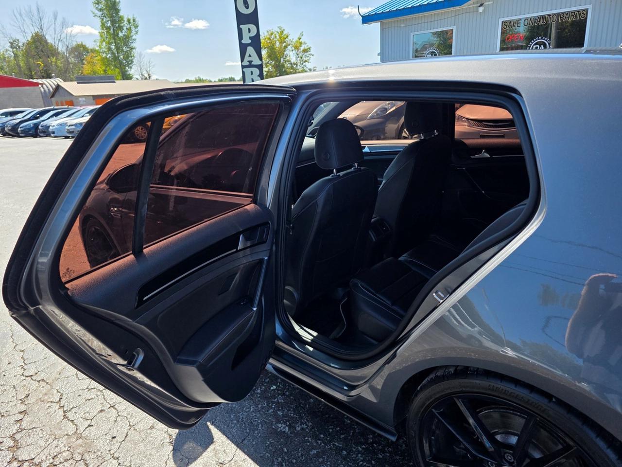 2019 Volkswagen Golf R Photo