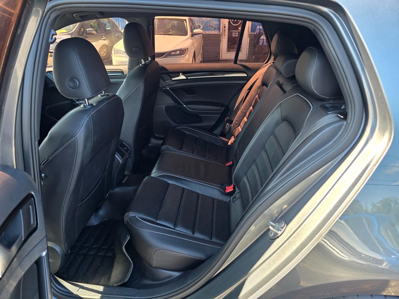 2019 Volkswagen Golf R Photo