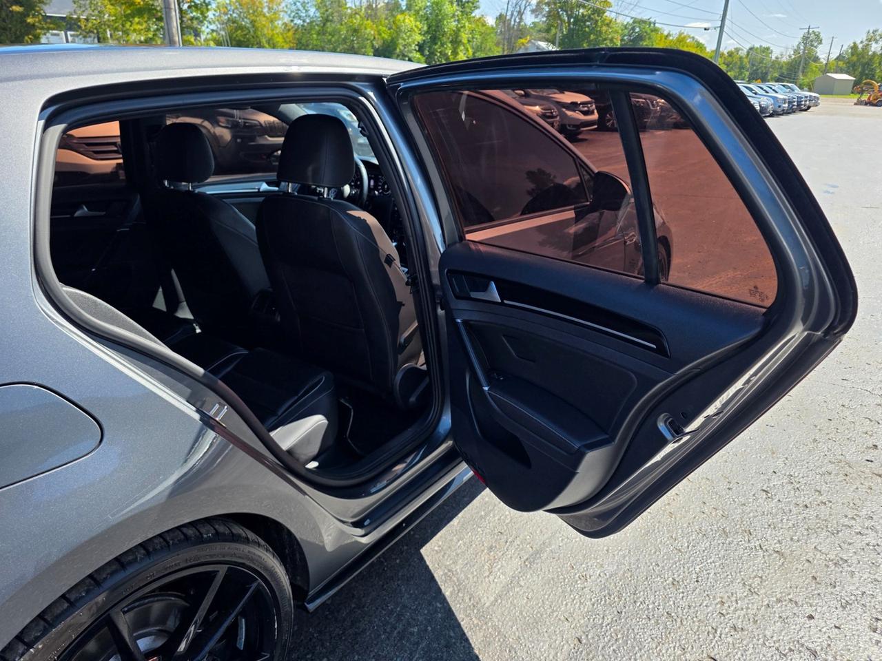 2019 Volkswagen Golf R Photo