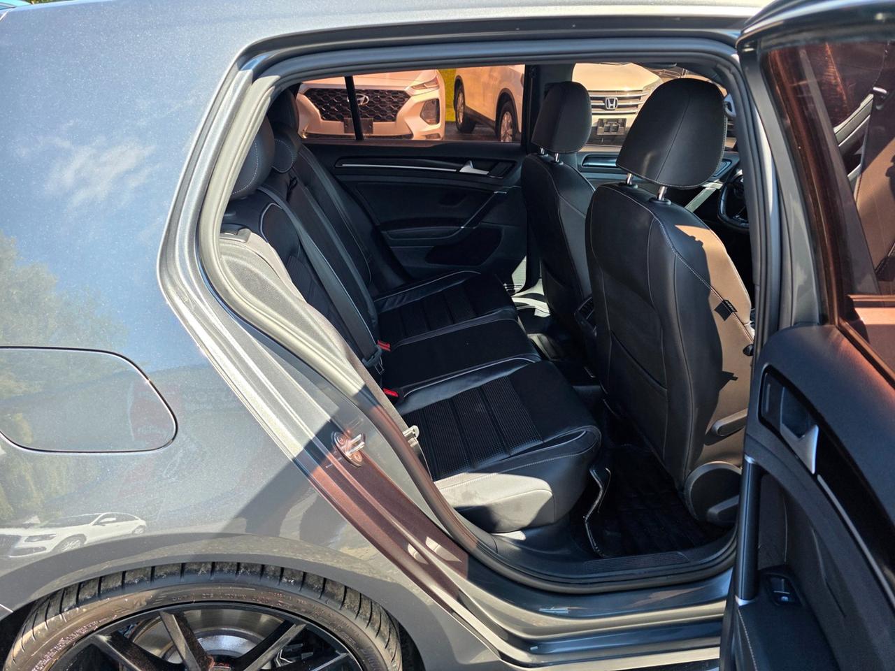 2019 Volkswagen Golf R Photo