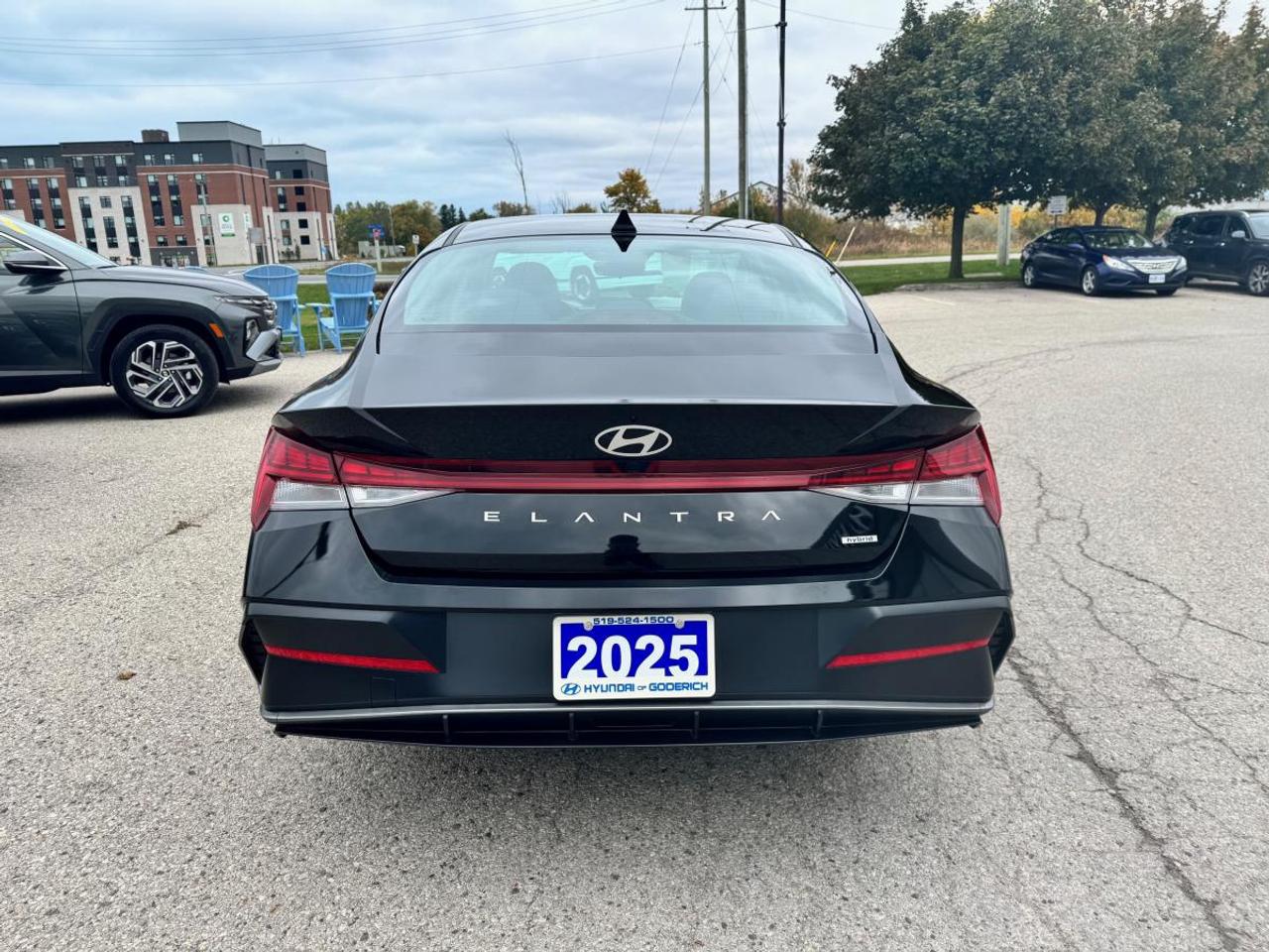 2025 Hyundai Elantra Hybrid Luxury DCT Photo