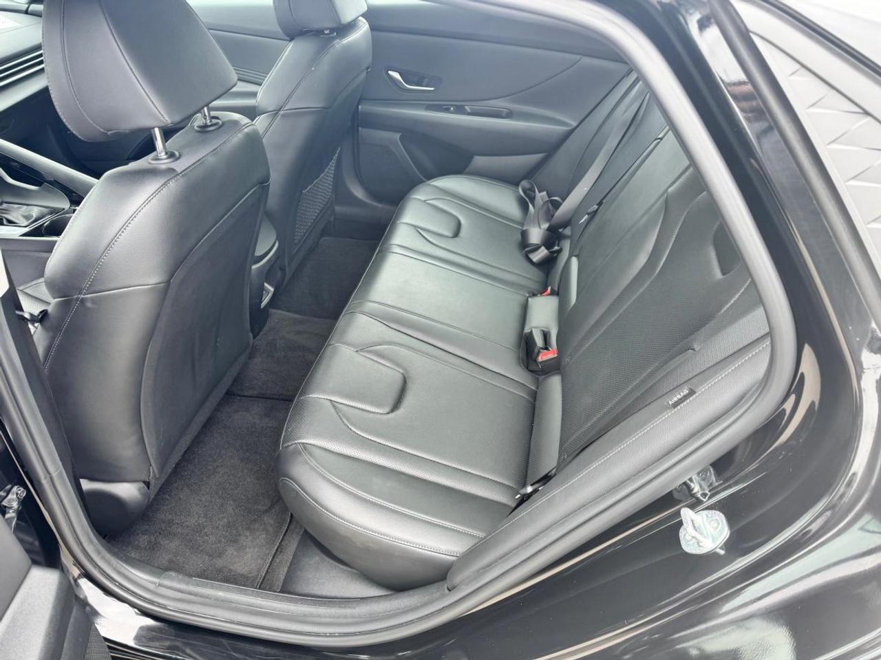 2025 Hyundai Elantra Hybrid Luxury DCT Photo