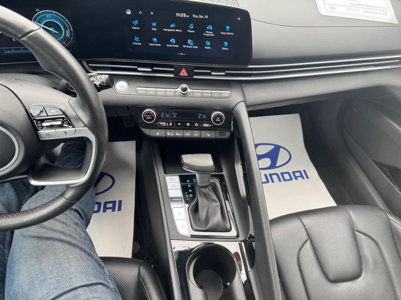 2025 Hyundai Elantra Hybrid Luxury DCT Photo