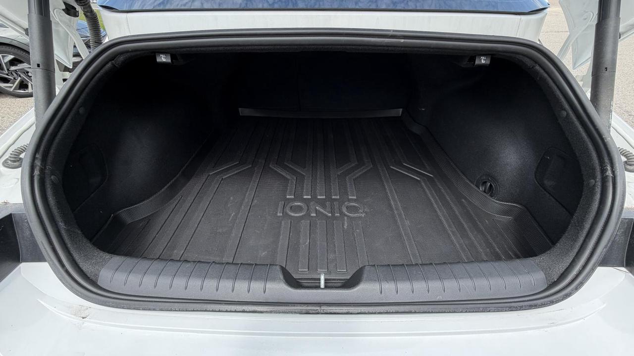 2024 Hyundai IONIQ 6 Preferred AWD Long Range w/Ultimate Pkg Photo