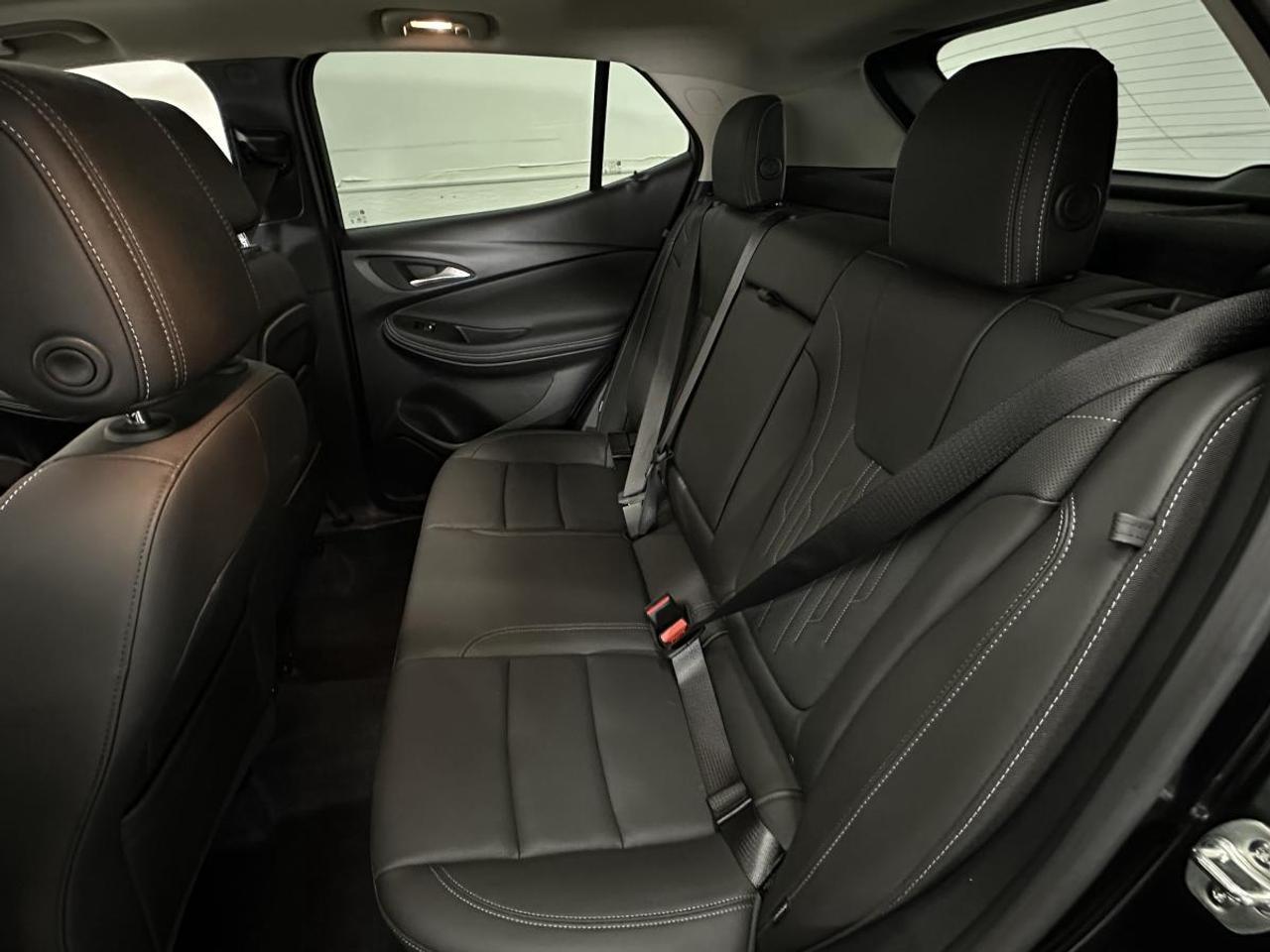 2024 Buick Encore GX Avenir AVENIR/AWD/LEATHER/PANOROOF/39KM/OFF 1 OWNER LEASE! Photo