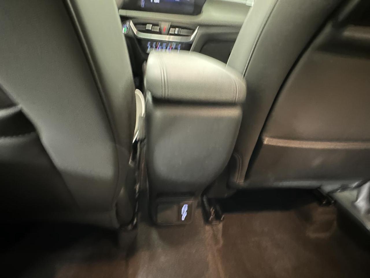 2024 Buick Encore GX Avenir AVENIR/AWD/LEATHER/PANOROOF/39KM/OFF 1 OWNER LEASE! Photo