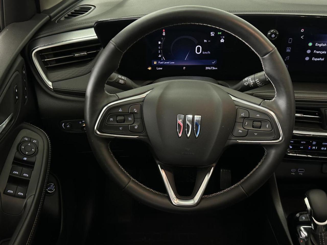 2024 Buick Encore GX Avenir AVENIR/AWD/LEATHER/PANOROOF/39KM/OFF 1 OWNER LEASE! Photo