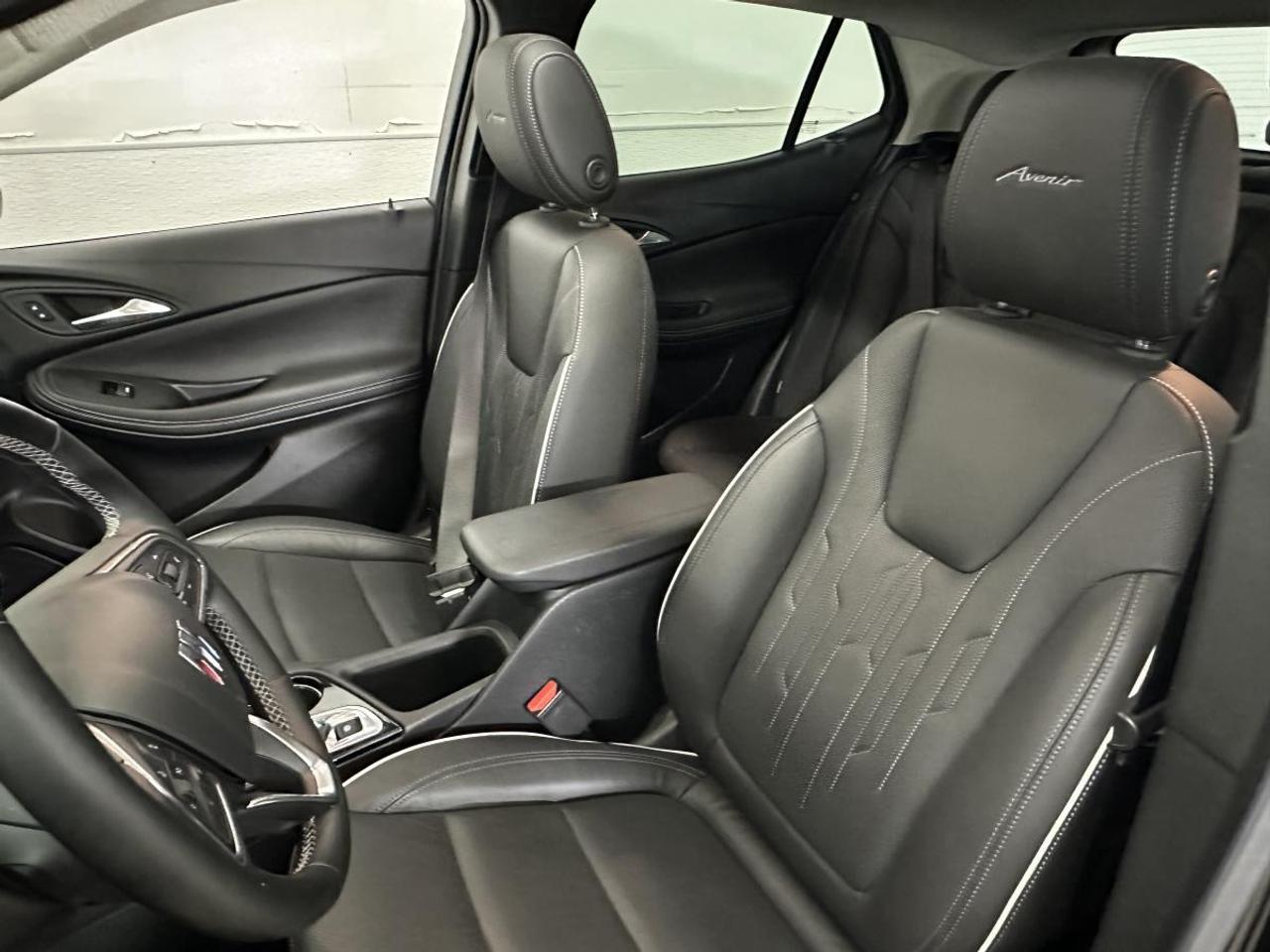 2024 Buick Encore GX Avenir AVENIR/AWD/LEATHER/PANOROOF/39KM/OFF 1 OWNER LEASE! Photo