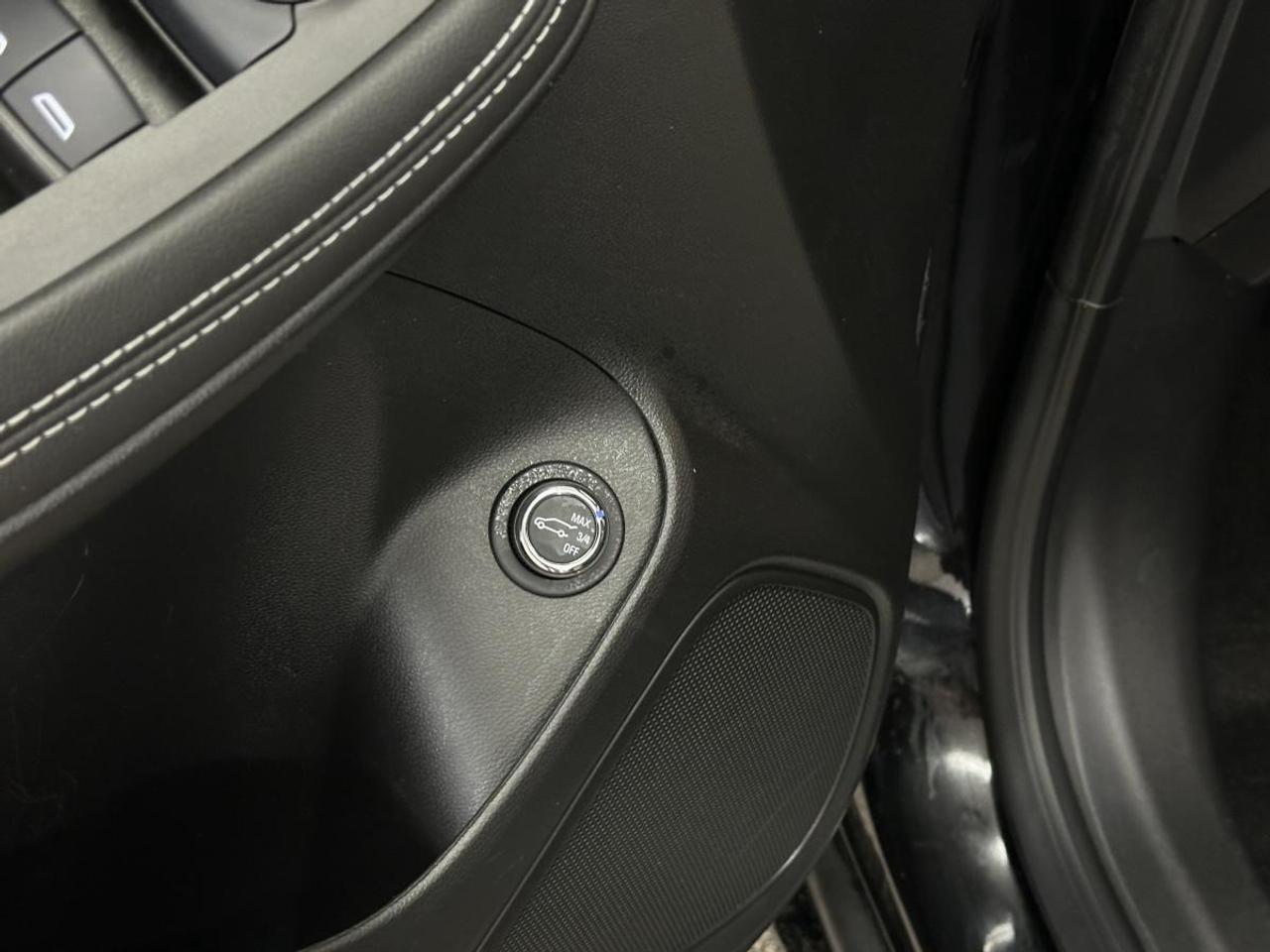 2024 Buick Encore GX Avenir AVENIR/AWD/LEATHER/PANOROOF/39KM/OFF 1 OWNER LEASE! Photo