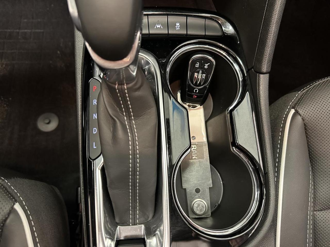 2024 Buick Encore GX Avenir AVENIR/AWD/LEATHER/PANOROOF/39KM/OFF 1 OWNER LEASE! Photo