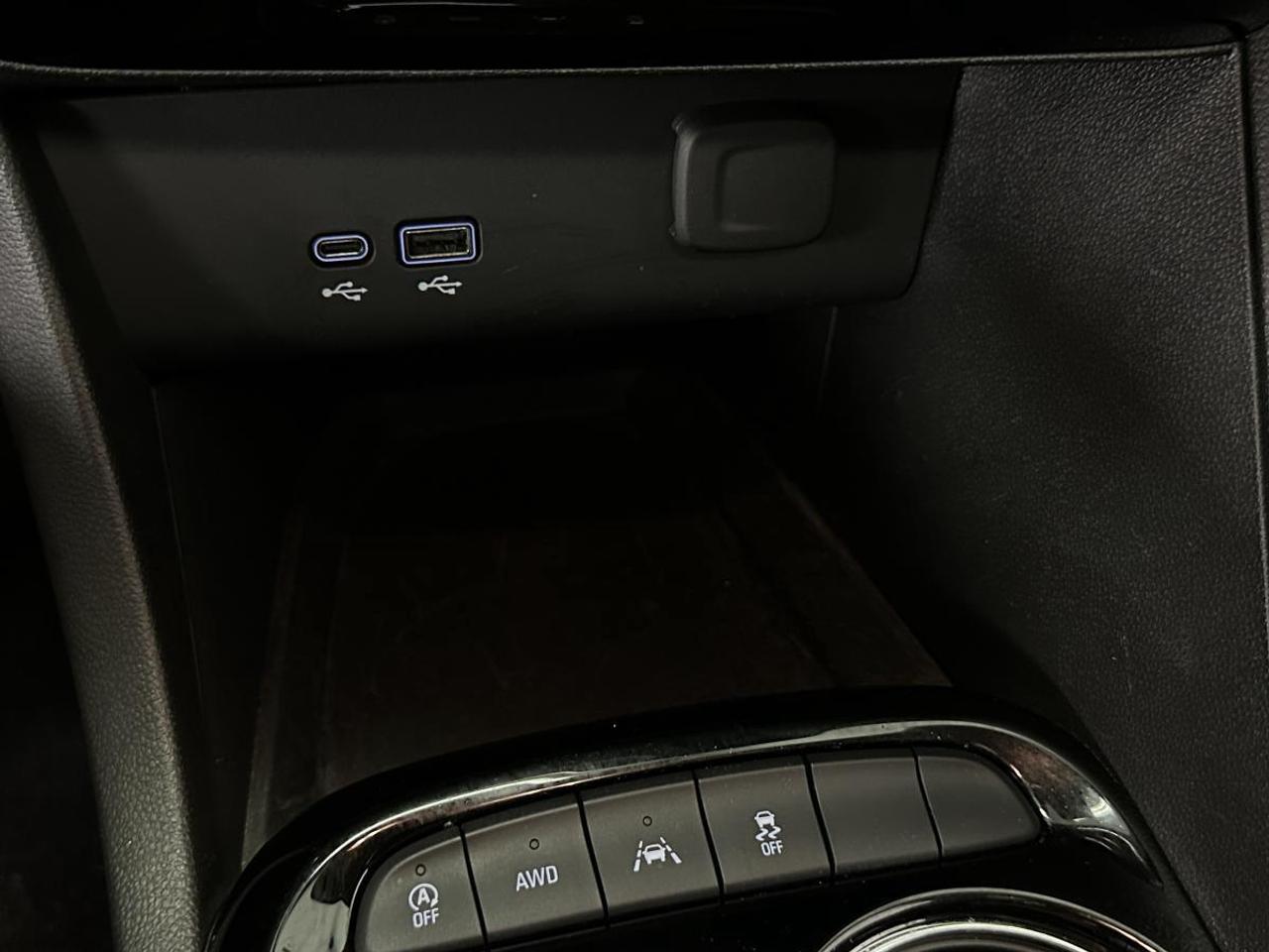 2024 Buick Encore GX Avenir AVENIR/AWD/LEATHER/PANOROOF/39KM/OFF 1 OWNER LEASE! Photo