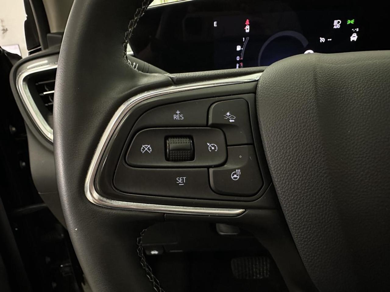 2024 Buick Encore GX Avenir AVENIR/AWD/LEATHER/PANOROOF/39KM/OFF 1 OWNER LEASE! Photo