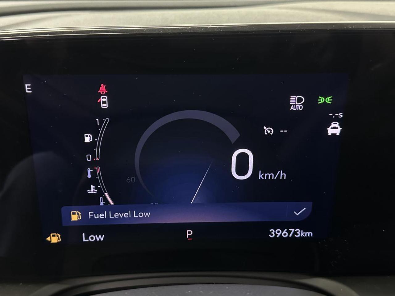 2024 Buick Encore GX Avenir AVENIR/AWD/LEATHER/PANOROOF/39KM/OFF 1 OWNER LEASE! Photo