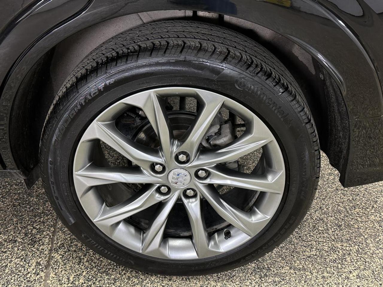 2024 Buick Encore GX Avenir AVENIR/AWD/LEATHER/PANOROOF/39KM/OFF 1 OWNER LEASE! Photo