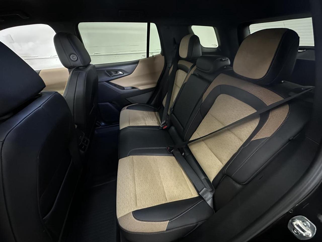 2026 Chevrolet Equinox ACTIV/AWD/6700KM/TWO TONE TAN LEATHER/NAVI/MORE! Photo
