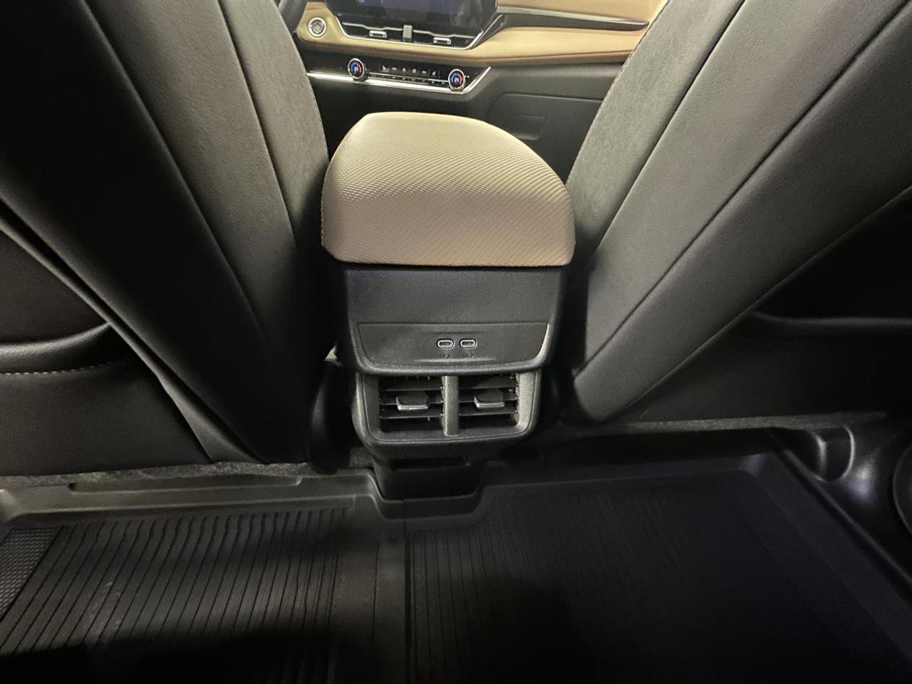 2026 Chevrolet Equinox ACTIV/AWD/6700KM/TWO TONE TAN LEATHER/NAVI/MORE! Photo