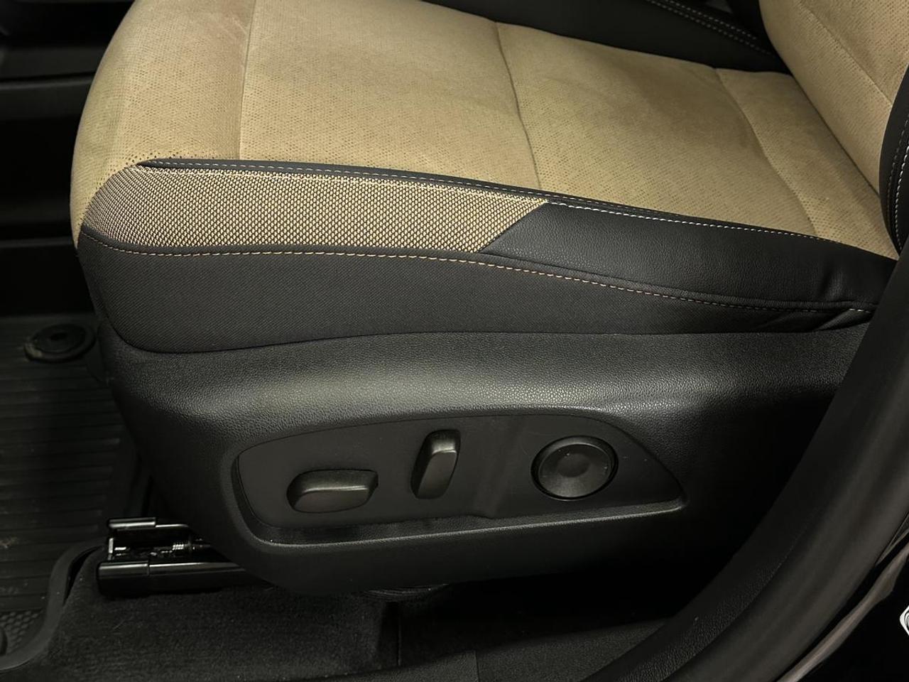 2026 Chevrolet Equinox ACTIV/AWD/6700KM/TWO TONE TAN LEATHER/NAVI/MORE! Photo