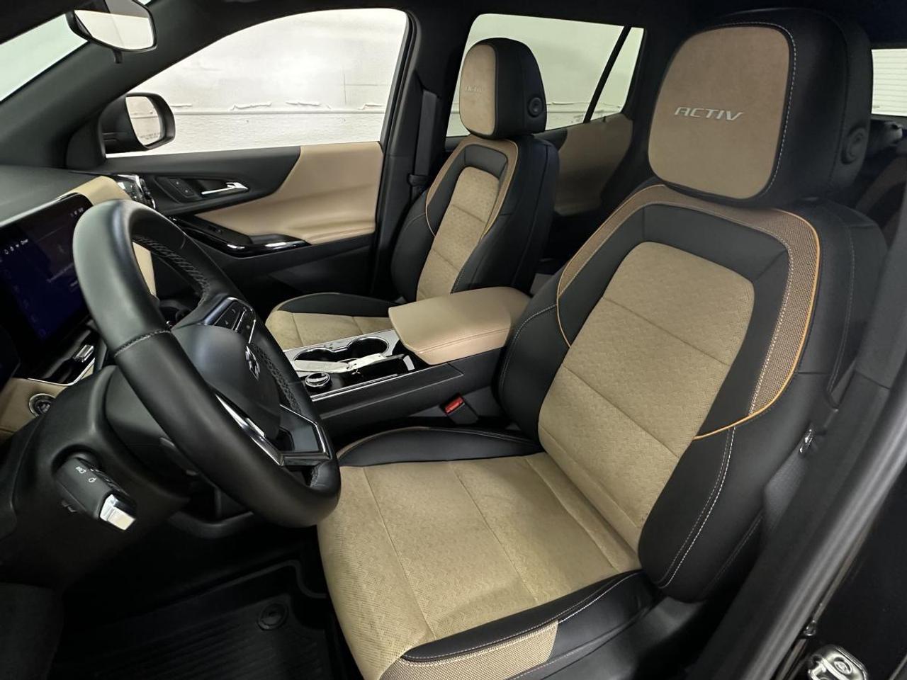 2026 Chevrolet Equinox ACTIV/AWD/6700KM/TWO TONE TAN LEATHER/NAVI/MORE! Photo