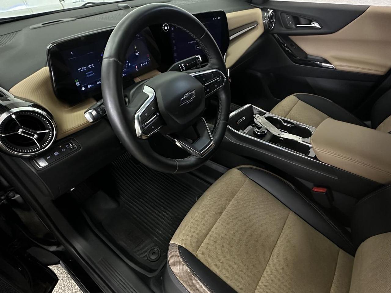 2026 Chevrolet Equinox ACTIV/AWD/6700KM/TWO TONE TAN LEATHER/NAVI/MORE! Photo
