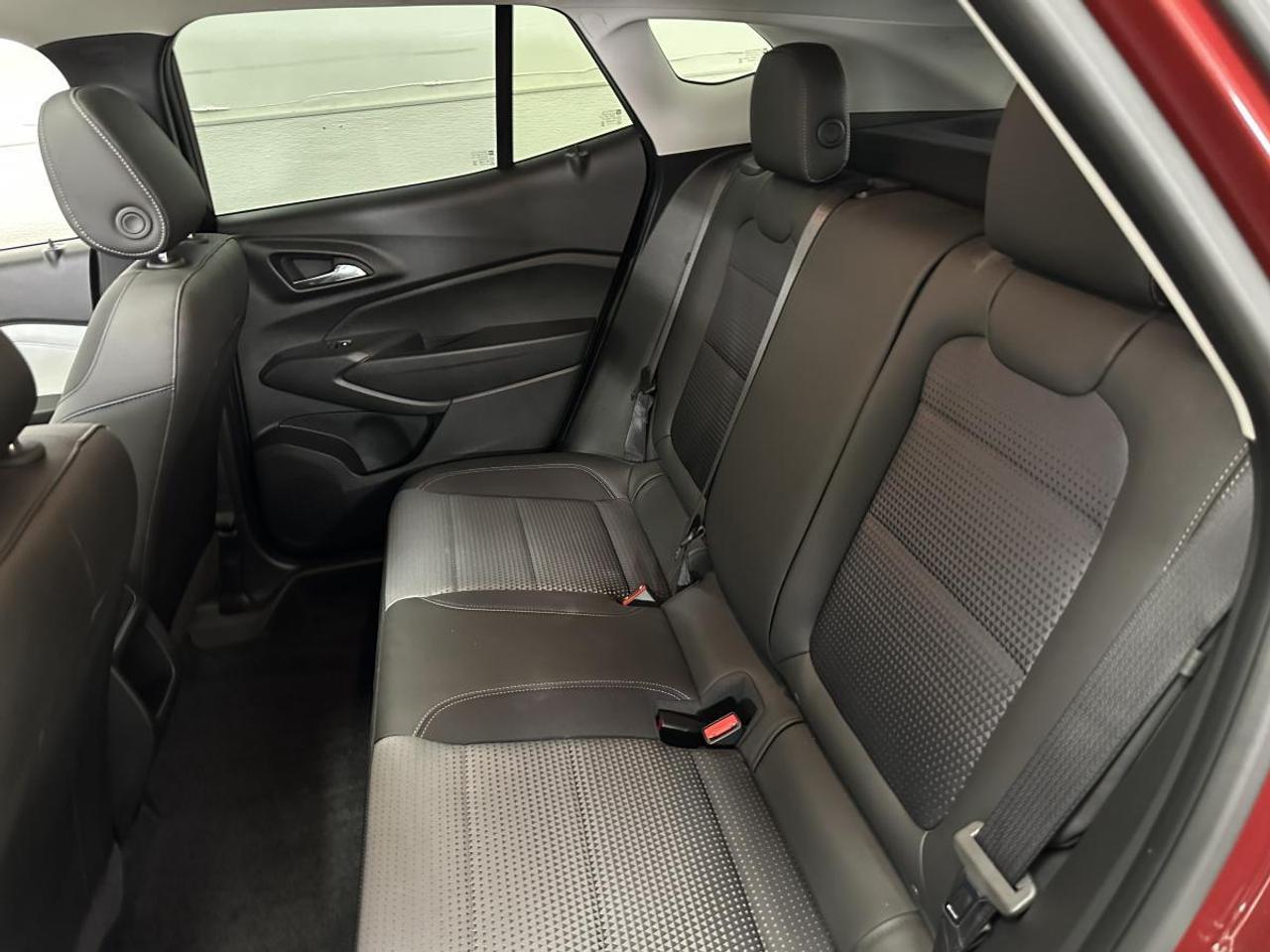 2025 Chevrolet Trax LT/11,866KM/SUNROOF/OFF GMAC LEASE! Photo